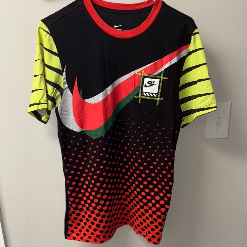 Nike Black and Red Short Sleeve Tee with Gradient Design